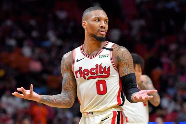 泰晤士报：曼联接近任命阿莫林 范尼可能只带一场